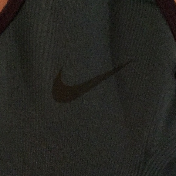 Nike - Picture 2 of 4